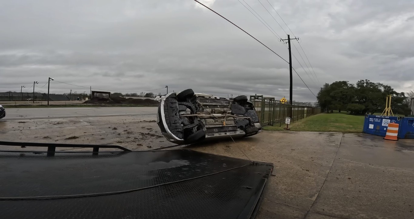 Trusted emergency tow truck responding to accident in Pembroke Pines, FL